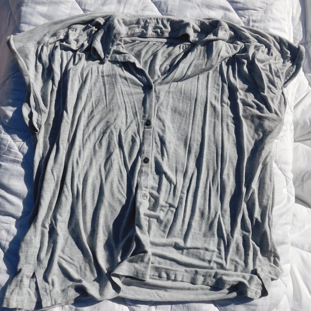 Short sleeve grey shirt